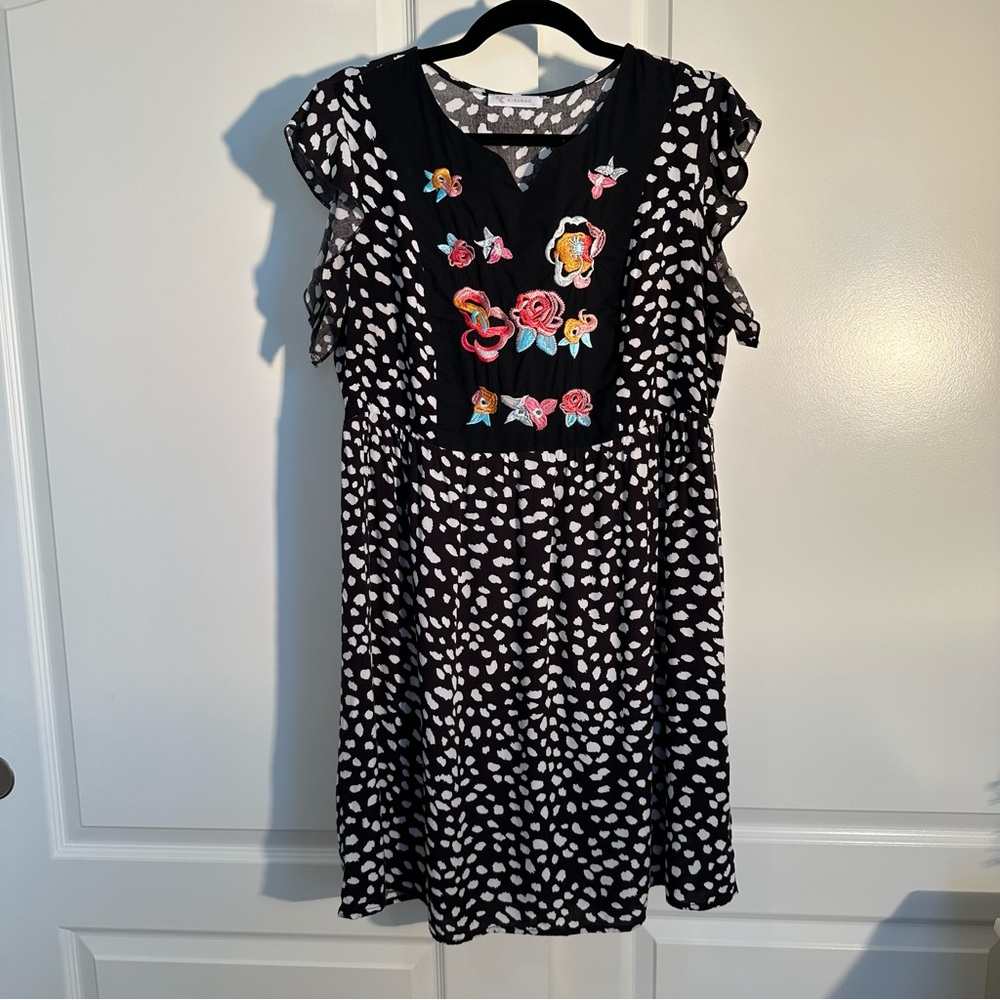 Floral Embroidered Black and White Midi Dress Size L